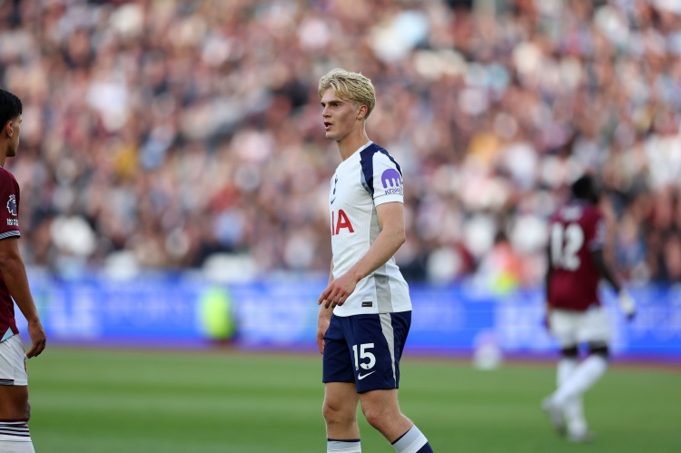 旺财28登录-热刺官方:贝里瓦尔对多特时高位踝关节扭伤 周五接受了脚踝手术